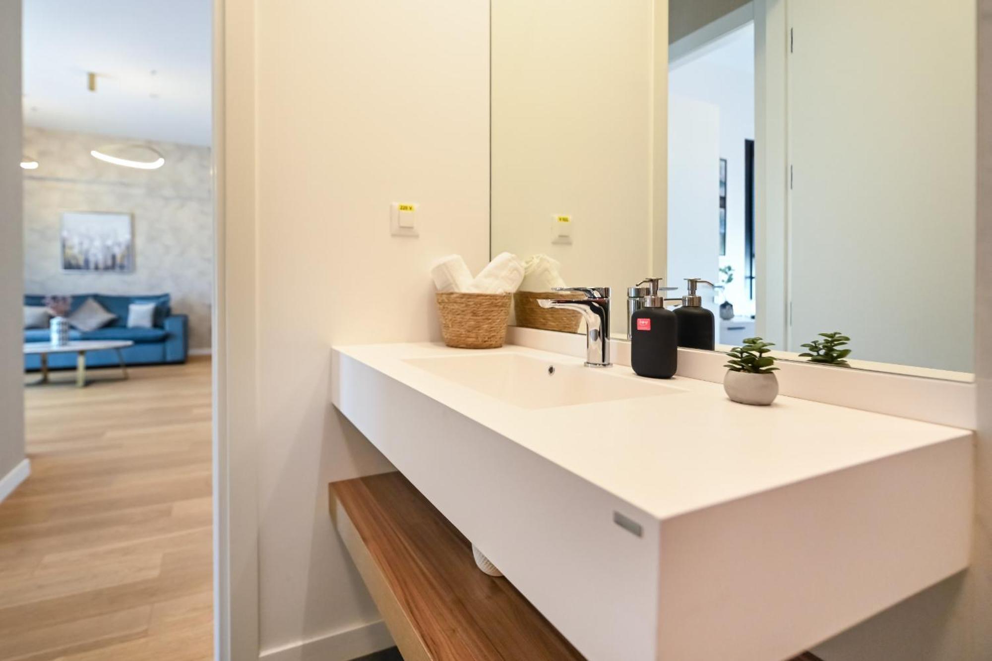 One Verdi Park Exclusive Apartments - Panoramic View & Private Parking Bukarest Rum bild