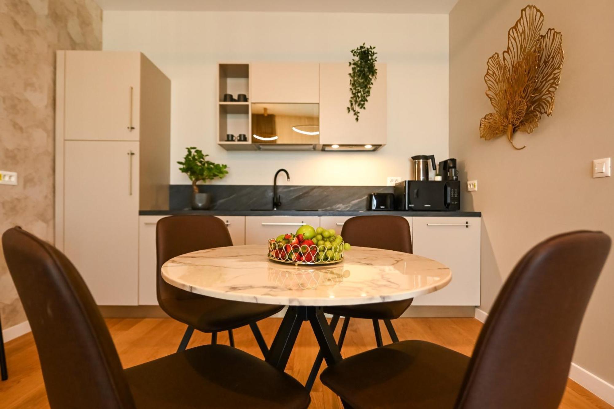 One Verdi Park Exclusive Apartments - Panoramic View & Private Parking Bukarest Rum bild