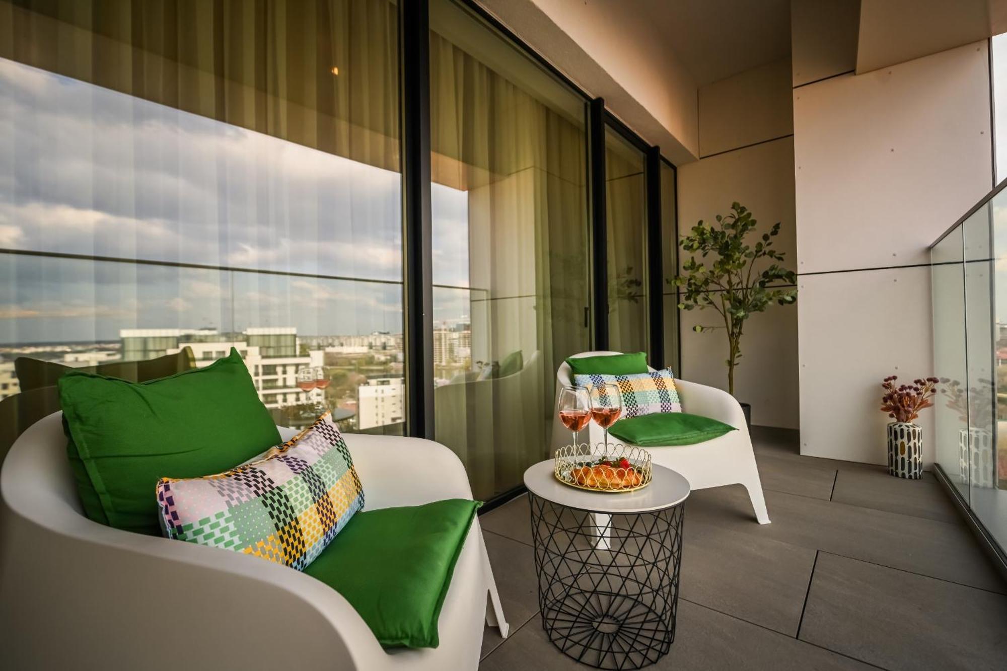 One Verdi Park Exclusive Apartments - Panoramic View & Private Parking Bukarest Rum bild