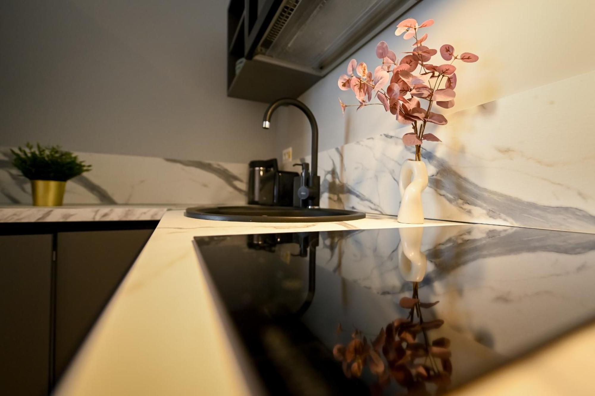 One Verdi Park Exclusive Apartments - Panoramic View & Private Parking Bukarest Rum bild