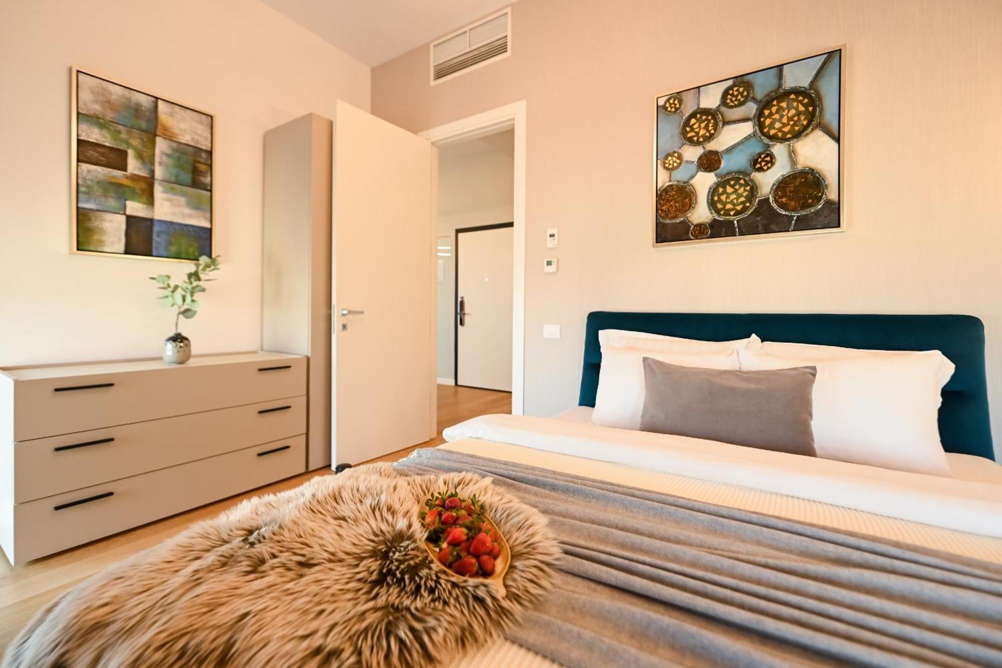One Verdi Park Exclusive Apartments - Panoramic View & Private Parking Bukarest Rum bild