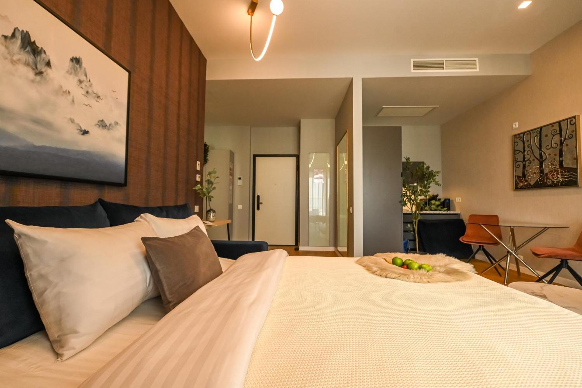 One Verdi Park Exclusive Apartments - Panoramic View & Private Parking Bukarest Rum bild