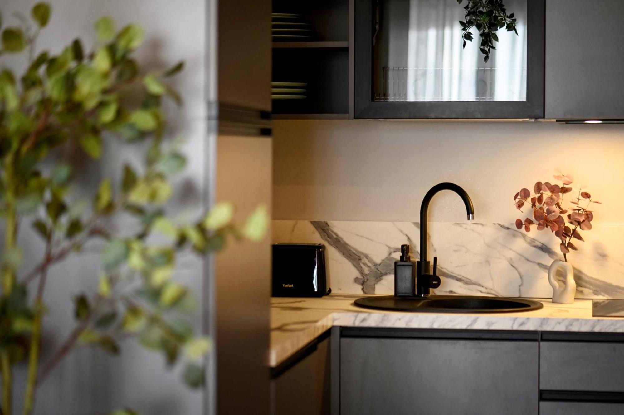 One Verdi Park Exclusive Apartments - Panoramic View & Private Parking Bukarest Rum bild