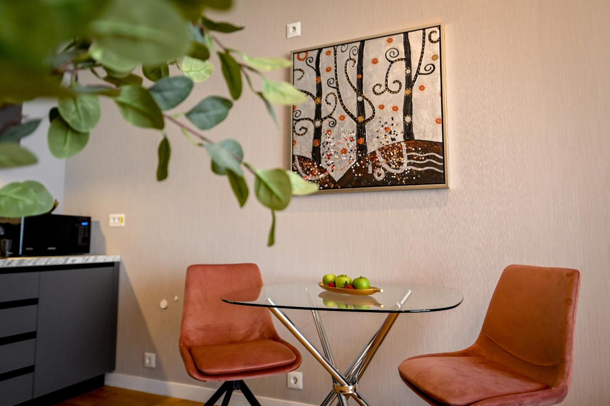 One Verdi Park Exclusive Apartments - Panoramic View & Private Parking Bukarest Rum bild