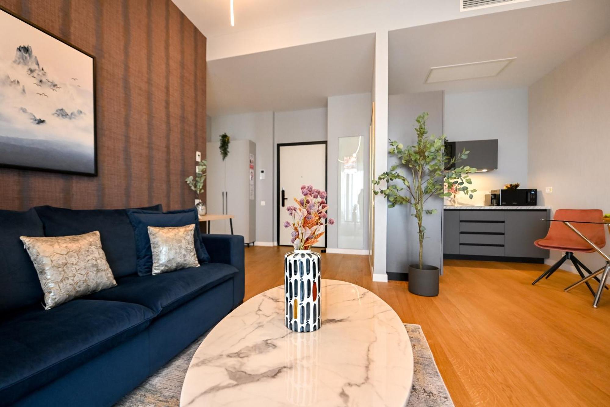 One Verdi Park Exclusive Apartments - Panoramic View & Private Parking Bukarest Rum bild